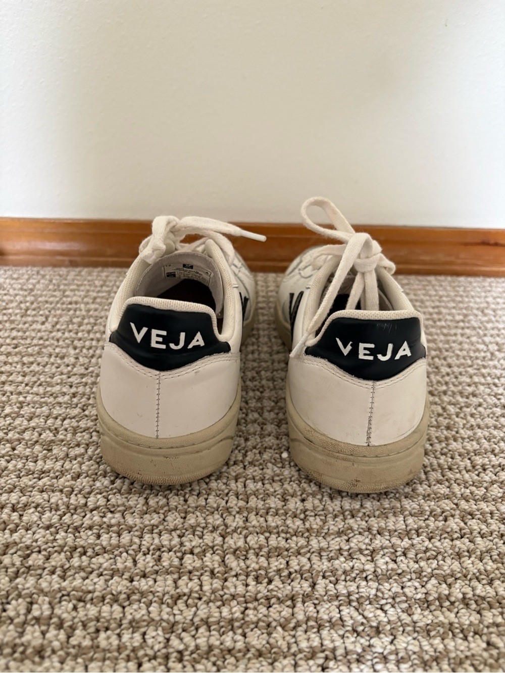 Veja V10 Women’s White Low-Top Leather Sneakers with Black Accent - Picture 8 of 10